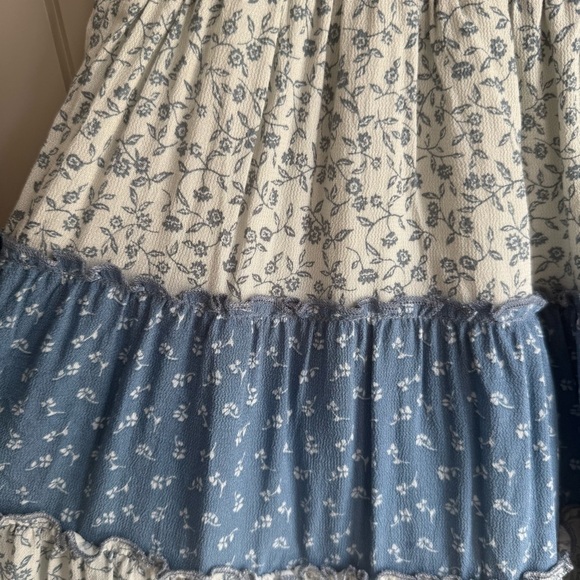 American Eagle Blue Floral Tiered Ruffle Mini Skirt Size Large - Picture 3 of 9